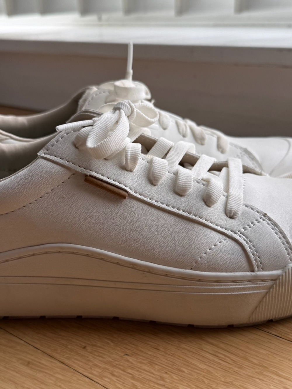 Dr. Scholl's Time Off, White US Size 8 M